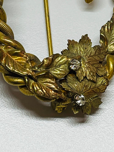 1940’s Gold Oval Wreath Leaf Brooch Devil's Details
